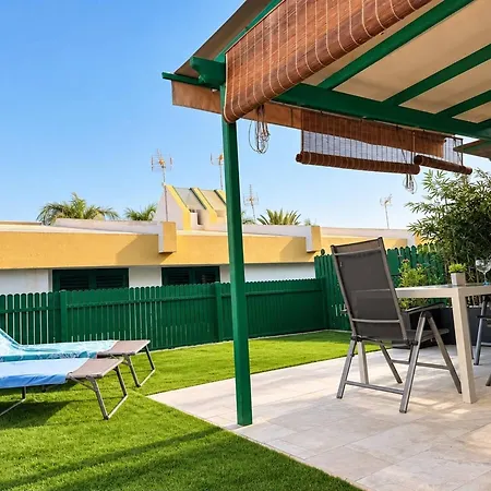 Hotel Bungalow: Pvt Terrace Pool Bbq Ac